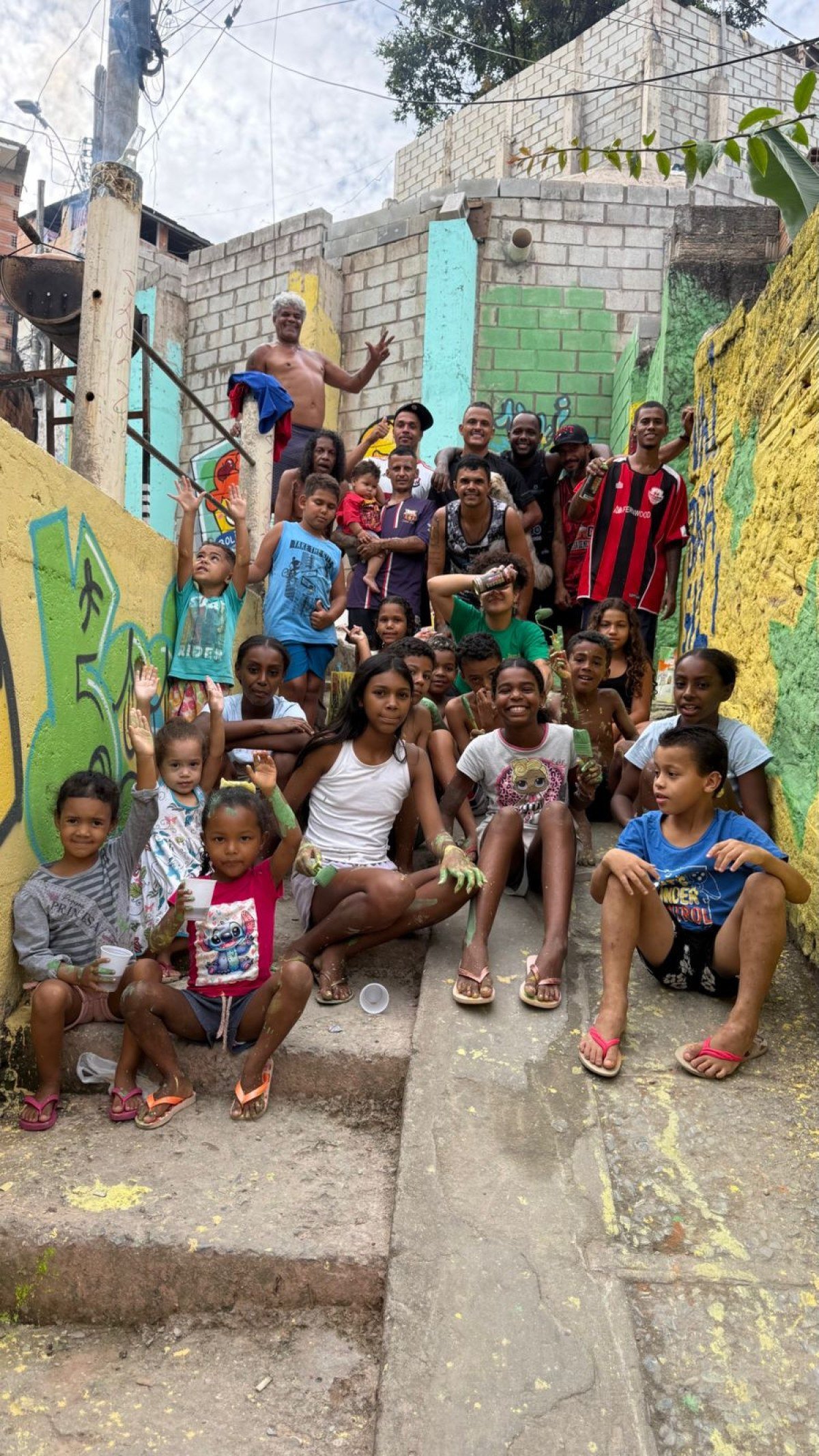 Crianças participaram da decoração da vila São Vicente, no Santa Tereza, para a Copa do Mundo 2026-Arquivo pessoal