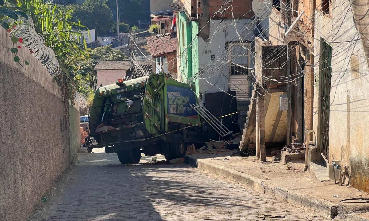 Caminh&atilde;o perdeu os freios em rua &iacute;ngreme na Vila Novo S&atilde;o Lucas, na capital mineira
