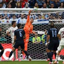 Frango na Copa! Muslera falha contra a Espanha, que abre o placar em jogo decisivo - No Ataque Internacional