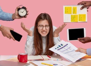 Tecnologia facilita cotidiano, mas provoca um fenômeno silencioso e preocupante para pesquisadores da saúde mental: a incapacidade crescente de esperar. A pressa se tornou um estilo de vida. A neurociência explica que o cérebro não foi projetado para viver em um ambiente de estímulos constantes e recompensas instantâneas

 -  (crédito: Magnific)