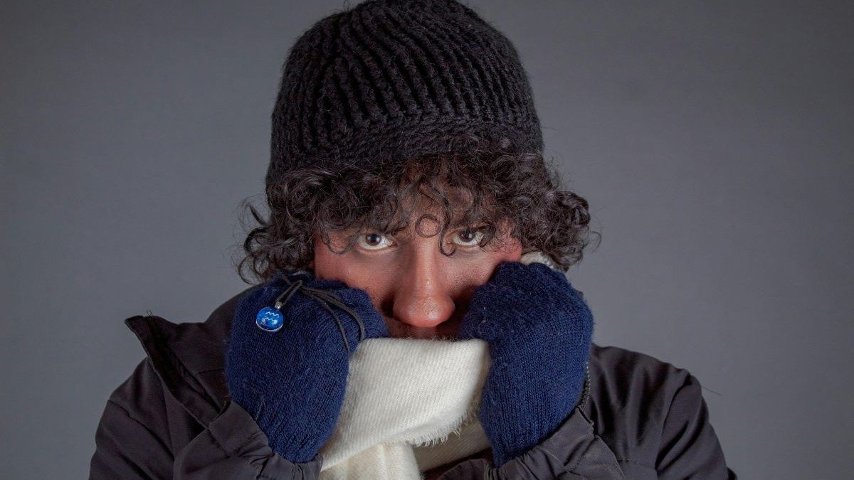 Agasalhar-se corretamente &eacute; uma das estrat&eacute;gias para fortalecer as defesas do corpo e evitar doen&ccedil;as respirat&oacute;rias em dias frios. -  (crédito: Miguel Rodr&iacute;guez de Pexels)