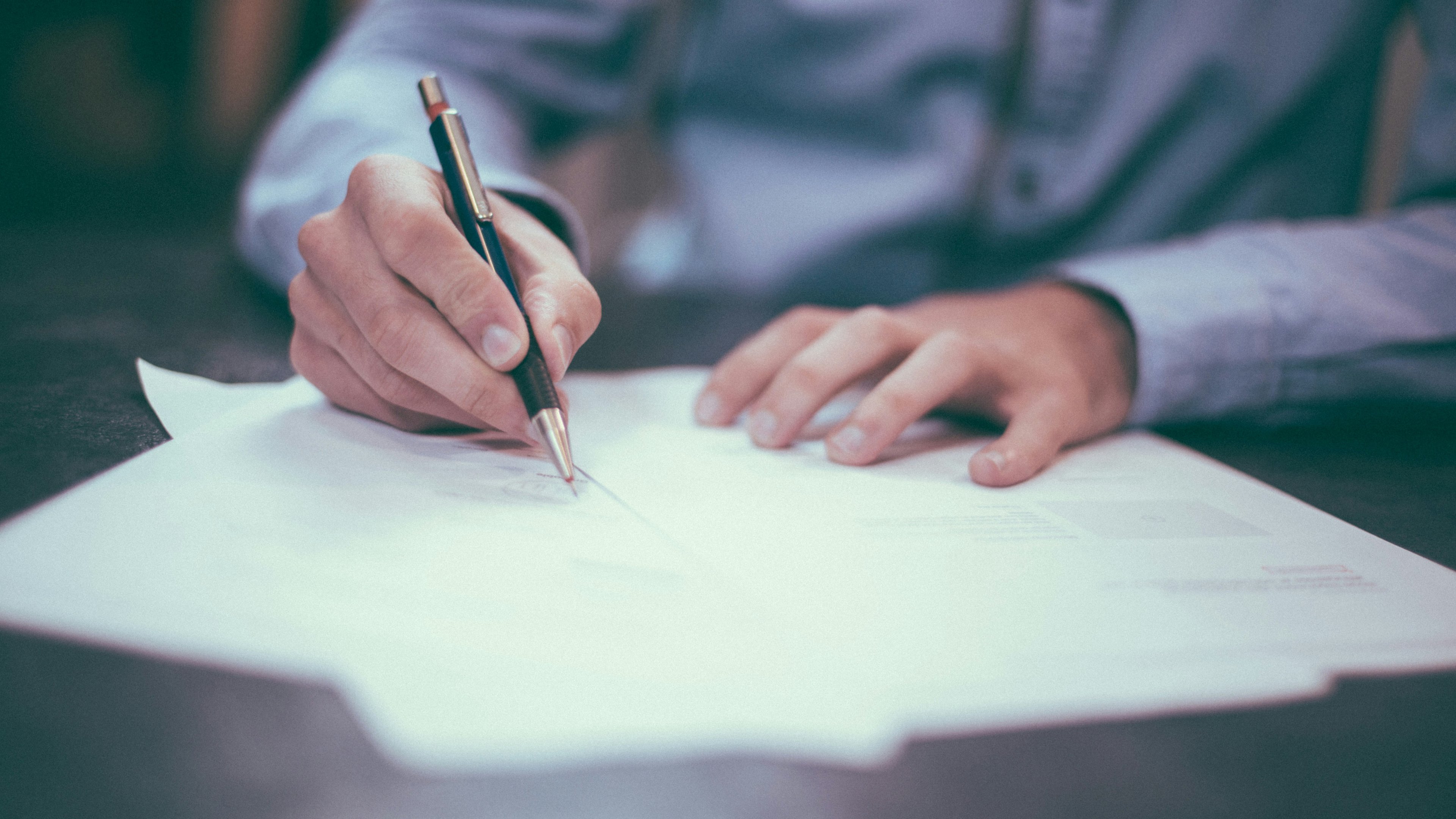 Decreto, lei, portaria: qual a diferença e o que tem mais poder?