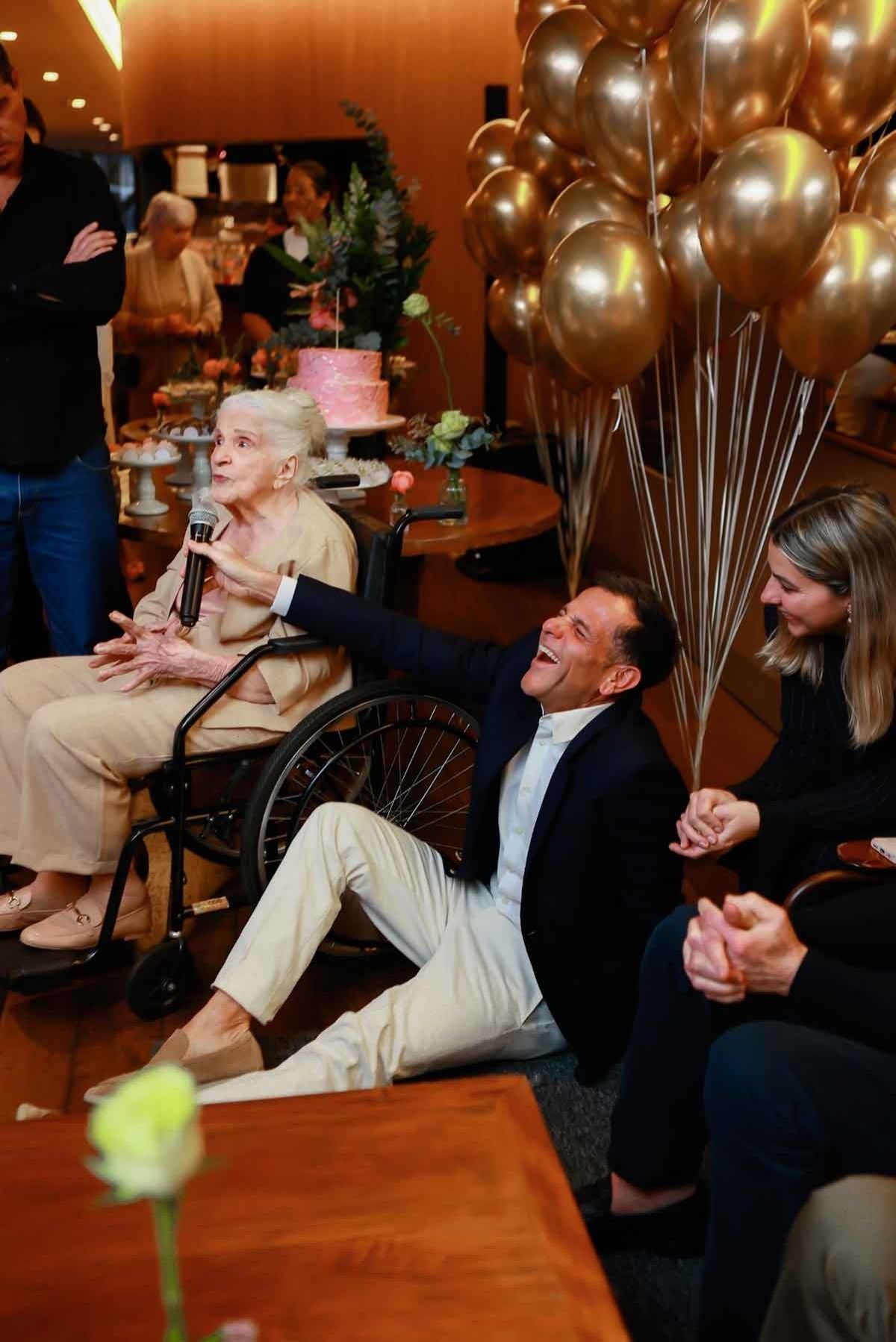 A descontra&ccedil;&atilde;o dos anivers&aacute;rios com o neto Alexandre Birman