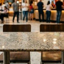Shopping de BH deve indenizar criança que teve dedo esmagado por mesa - TJMG