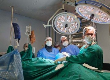 Equipe do Hospital Regional de Barbacena realizou a primeira aplicação de polilaminina na rede da Fhemig  -  (crédito: Viviane Matoba/CHB)