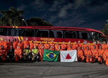 Equipe do Corpo de Bombeiros Militar de Minas Gerais embarca de Belo Horizonte para reforçar as buscas por sobreviventes nas áreas atingidas pelos terremotos na Venezuela -  (crédito: CBMMG / Divulgação)