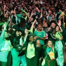 Hinos nacionais: Simulacro de guerras