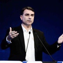 Entre Lacerda e Flávio, sombra de Washington ronda a política brasileira