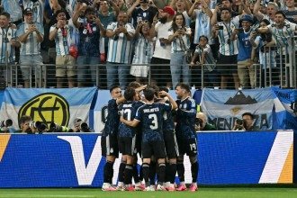 Argentina vence a Jordânia, vai ao mata-mata com 100% e Messi bate mais um recorde