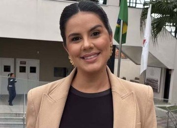 Letícia de Morais Vasconcelos Rodrigues, de 40 anos, foi encontrada morta dentro de casa -  (crédito: Redes sociais/Reprodução)