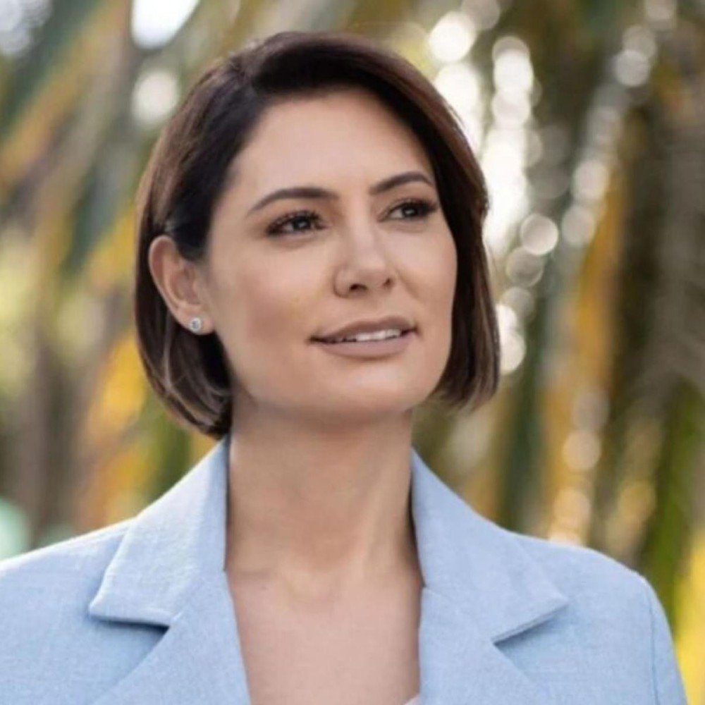 Michelle deixa de seguir filhos de Bolsonaro nas redes, e tensão aumenta