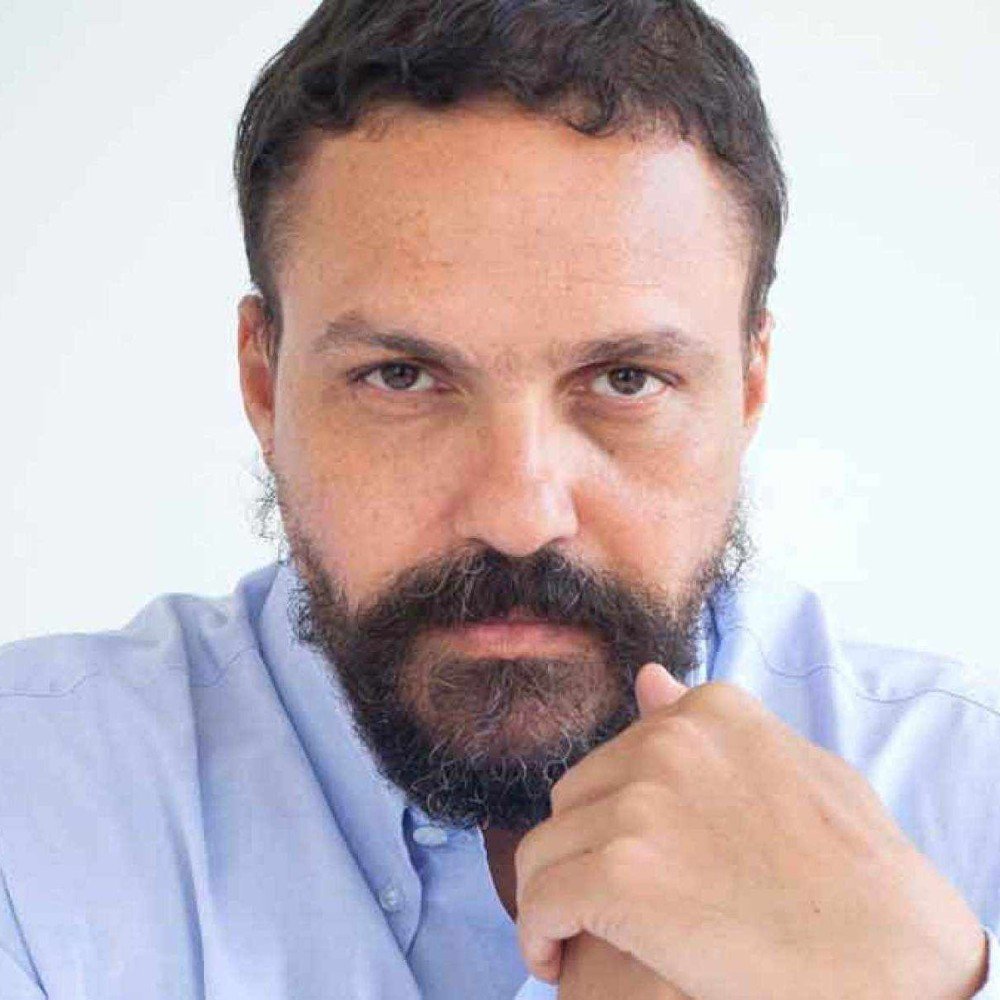 Paulo Scott lança livro sobre a 'tecnologia da desigualdade' brasileira