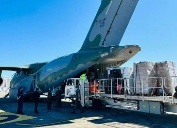 FAB resgata 13 brasileiros da Venezuela após terremotos que já mataram pelo menos 1.450 -  (crédito: Tupi)