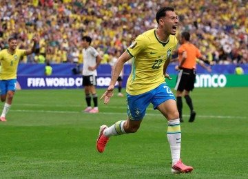Gabriel Martinelli comemora o gol que garantiu a Seleção Brasileira nas oitavas de final da Copa do Mundo -  (crédito: Lars Baron / Getty Images via AFP)