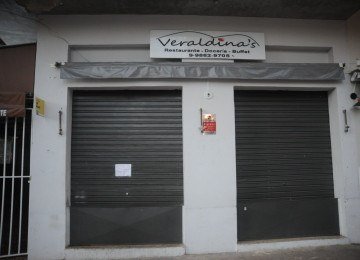 O desabastecimento d'água fez com que restaurantes fechassem as portas ou comprassem caminhões pipas -  (crédito: Alexandre Guzanshe/EM/D.A.Press)