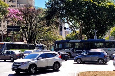 Trânsito na Afonso Pena com Getúlio Vargas -  (crédito: Gladyston Rodrigues/EM/DA.Press)