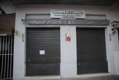 O desabastecimento d'água fez com que restaurantes fechassem as portas ou comprassem caminhões pipas -  (crédito: Alexandre Guzanshe/EM/D.A.Press)