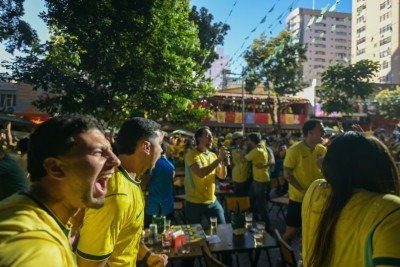Torcedores se reuniram em bares da Rua Antônio de Albuquerque, na Savassi, na Região Centro-Sul da capital -  (crédito: Leandro Couri/EM/D.A.Press)