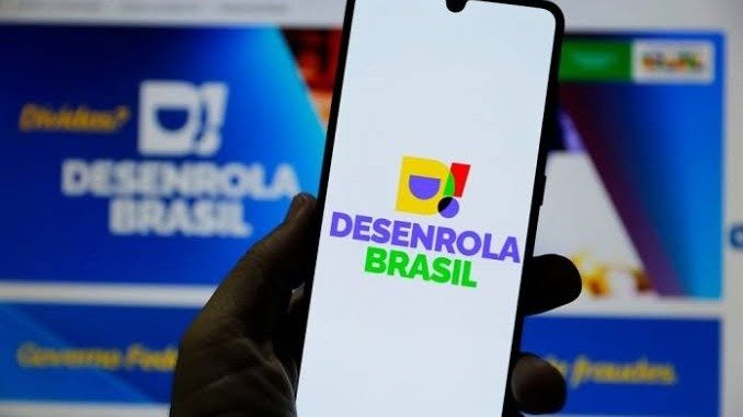 A marca do programa Desenrola Brasil em smartphone, que agora permite a renegocia&ccedil;&atilde;o de d&iacute;vidas diretamente com os bancos. -  (crédito: Divulga&ccedil;&atilde;o/ Ag&ecirc;ncia Brasil)