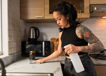 90% das mulheres de 15 a 29 anos fazem atividades de cuidados domésticos -  (crédito: FreePik)