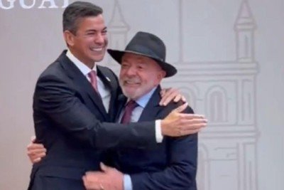 Santiago Peña, presidente do Paraguai, e Lula em encontro na Cúpula do Mercosul -  (crédito: Ricardo Stuckert/PR)