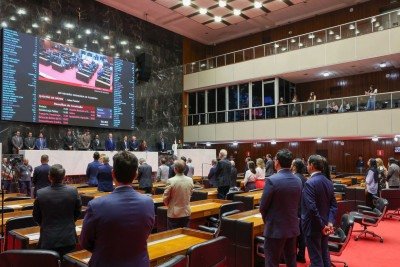 Deputados aprovam, em primeiro turno, projeto que estabelece teto para cachês de artistas pagos com recursos públicos -  (crédito: Willian Dias/ALMG)