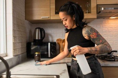 90% das mulheres de 15 a 29 anos fazem atividades de cuidados domésticos -  (crédito: FreePik)