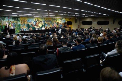 Solenidade no audit&oacute;rio do Tribunal de Contas do Estado (TCE-MG) reuniu personalidades dos setores p&uacute;blico, econ&ocirc;mico e acad&ecirc;mico

 -  (crédito: RAMON LISBOA/EM/D.A PRESS)