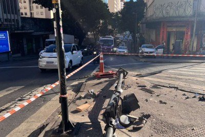 Batida aconteceu na Rua da Bahia, na manhã desta terça-feira (30/6) -  (crédito: Edésio Ferreira/EM/D.A.Press)