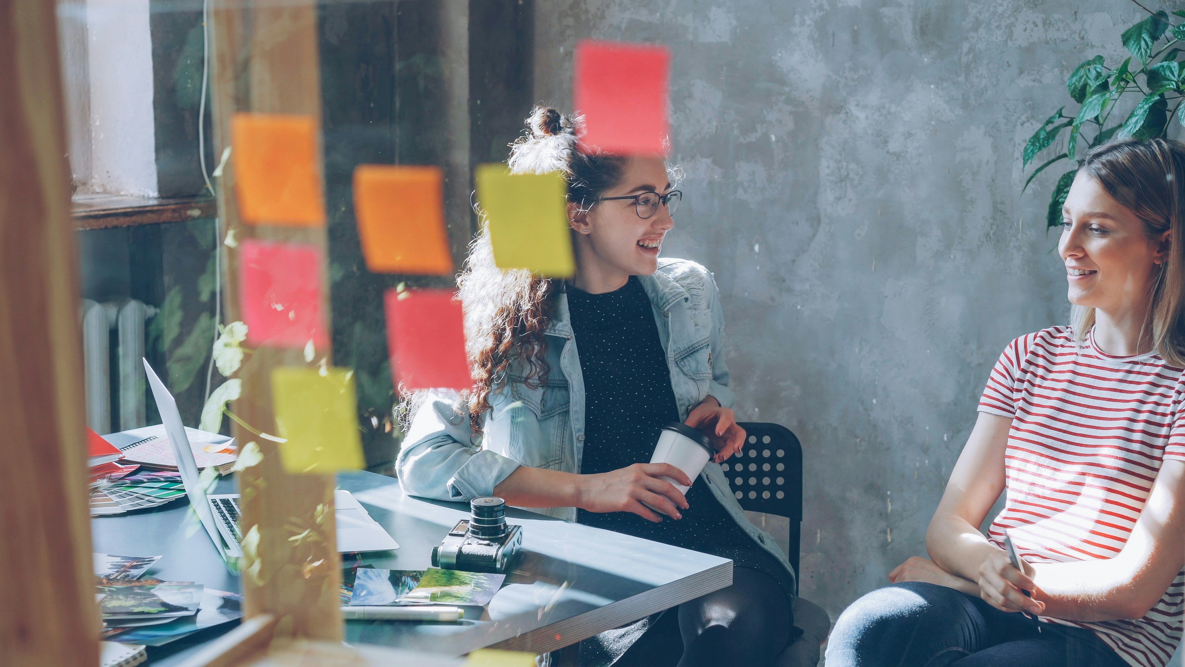 Como dar um feedback negativo para um colega de trabalho sem criar um clima - Unsplash/ Vitaly Gariev