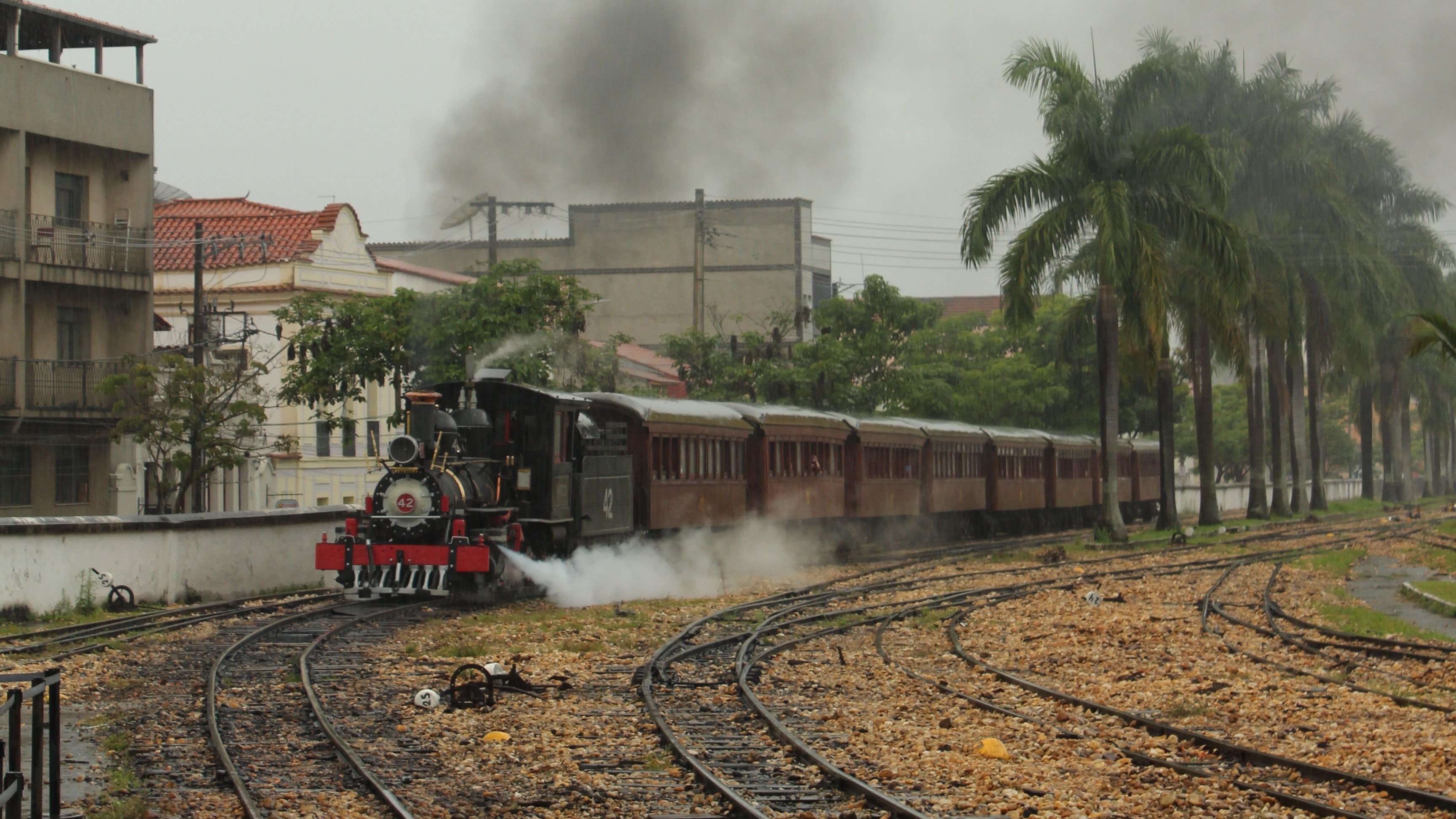 Viagem de trem em Minas: 3 roteiros para conhecer paisagens incríveis