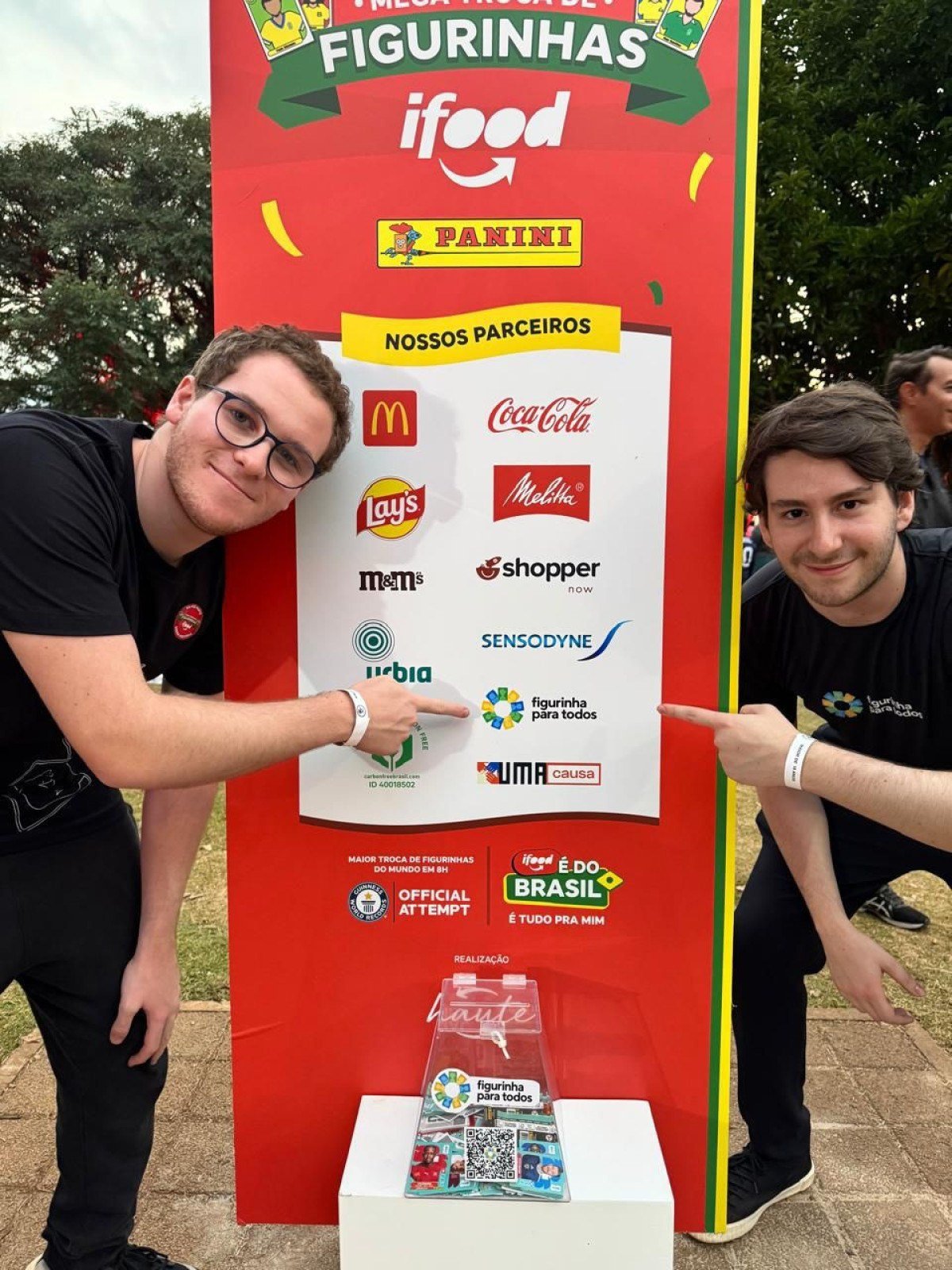Allan Gora Cohen e Felipe Len, idealizadores do Projeto Figurinha Para Todos-Projeto Figurinha Para Todos