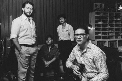 Haroldo Bontempo com B&ecirc; Moura (bateria), Carol Ramalho (baixo) e Vin&iacute;cius Mendes (sopros), que gravaram 'Ao vivo em quarteto' -  (crédito: B&aacute;rbara Moreira/divulga&ccedil;&atilde;o)