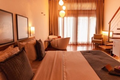 A Suíte Premium Loft do Tiradentes Boutique Hotel, em Tiradentes, foi eleita a Favorita do Viajante na edição 2026 do prêmio Suítes Mais Elegantes do Brasil -  (crédito: Eduardo Resende/Divulgação)