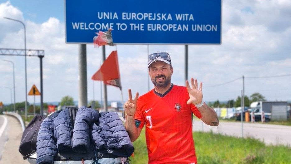Henrique Pereira: 1.000 dias a pé pela Europa com ursos e armas à cabeça - Reprodu&ccedil;&atilde;o / @RiickyOdissey