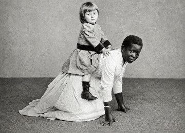 No Brasil, existe gente que acredita que é possível brincar de ser racista. Como se o racismo pudesse entrar em recesso quando alguém acrescenta a palavra 