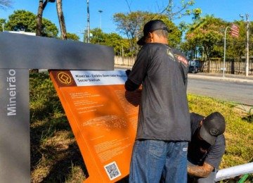 Substitui&ccedil;&atilde;o dos adesivos e recupera&ccedil;&atilde;o das estruturas informativas foi realizada nesta quinta-feira (2/7) pela Prefeitura de Belo Horizonte -  (crédito: PBH/Divulga&ccedil;&atilde;o)