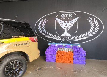 PM descobre carga de 347 tabletes de maconha e prende seis suspeitos -  (crédito: PMMG/Reprodução)