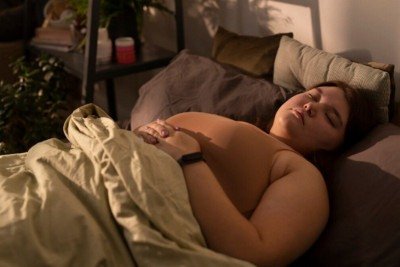Dormir bem deixou de ser apenas uma recomendação genérica de estilo de vida e passou a ocupar um papel cada vez mais central no tratamento da obesidade -  (crédito: Magnific)