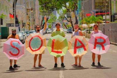 Uma das bandas independentes mais antigas do pa&iacute;s, Momboj&oacute;, criada por amigos do Recife, promete novas e antigas can&ccedil;&otilde;es no show em BH -  (crédito: Marcelo Lacerda/Divulga&ccedil;&atilde;o)