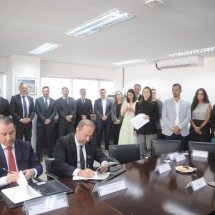 Ministro assina acordo com PF para ampliar combate à mineração ilegal - Alexandre Guszanche/ EM/D.A.Press