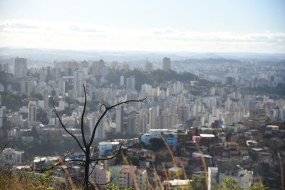 Clima seco na capital mineira. Vista da cidade a partir do Belvedere. -  (crédito: Gladyston Rodrigues/EM )