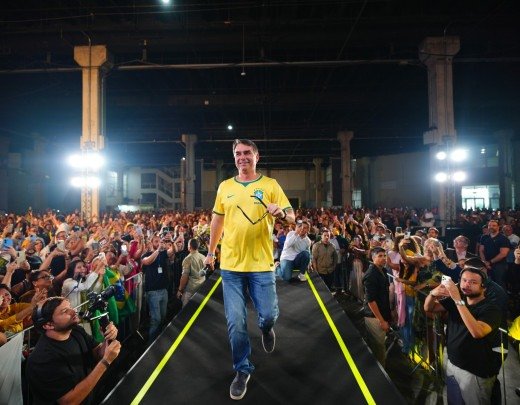 Flávio Bolsonaro dança durante evento do PL no Rio de Janeiro - (crédito: Vittor Sales/Divulgação pré-campanha Flávio Bolsonaro) Flávio Bolsonaro dança durante evento do PL no Rio de Janeiro - (crédito: Vittor Sales/Divulgação pré-campanha Flávio Bolsonaro)