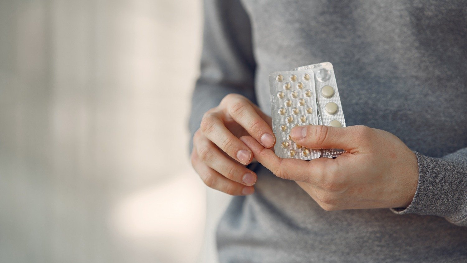 A Anvisa atualiza regras para facilitar o acesso a medicamentos biossimilares e reduzir custos de tratamentos no Brasil. -  (crédito: Freepik)