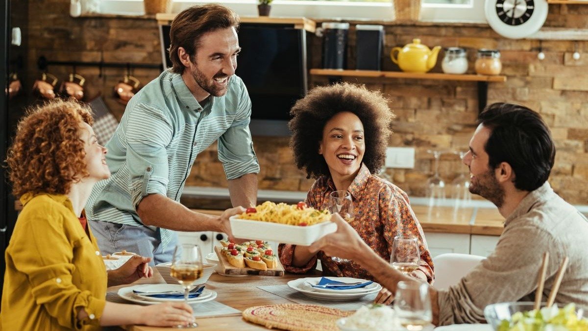 Op&ccedil;&otilde;es pr&aacute;ticas e saborosas no card&aacute;pio garantem a satisfa&ccedil;&atilde;o dos convidados em uma recep&ccedil;&atilde;o em casa. -  (crédito: magnific)