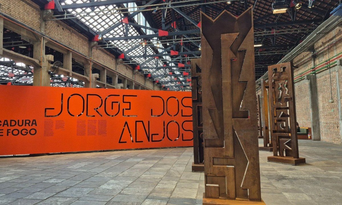 Esculturas de Jorge dos Anjos em grandes dimens&otilde;es expostas no Sesc Pompeia, em S&atilde;o Paulo. Nos anos 1980, as obras tinham cerca de 40cm, devido &agrave; falta de condi&ccedil;&otilde;es do artista de realiz&aacute;-las nas escala original  