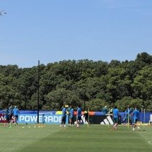 Treino da Seleção tem embaixadinha de Endrick, novo visual de Raphinha e brincadeira com Danilo - No Ataque Internacional