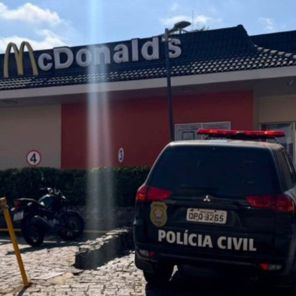 Trio assalta McDonald’s e gerente é agredida em Juiz de Fora