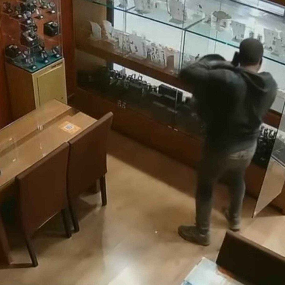 Roubo a joalheria em BH pode ter causado prejuízo próximo a R$ 1 milhão