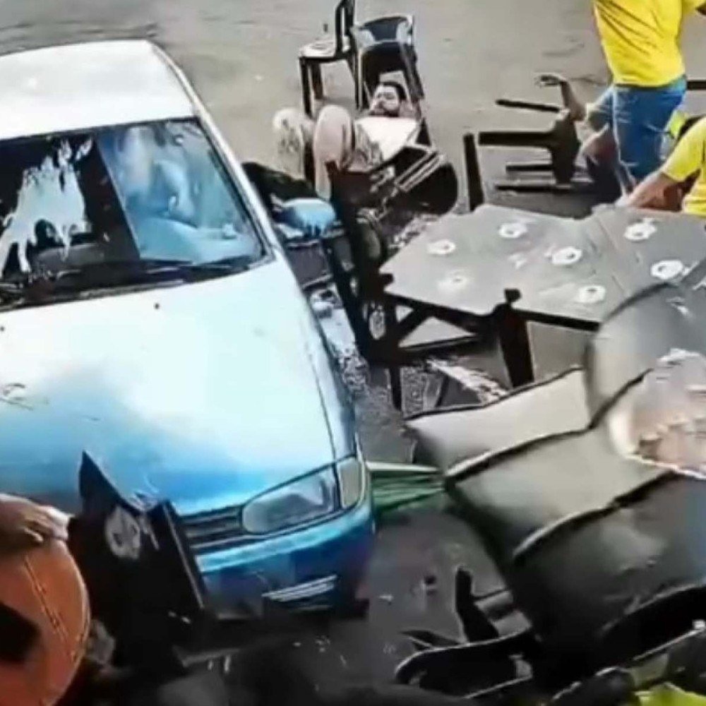 Adolescente atropela torcedores durante jogo do Brasil e deixa feridos